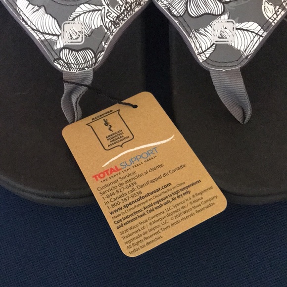 Women’s Spenco Cream and Gray floral ivy print Slides Flip Flops NWT SZ 10D - Picture 2 of 8